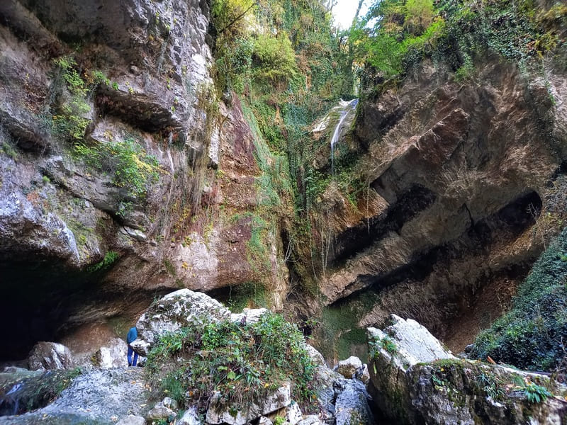 Фото водопада пасть дракона Адлер