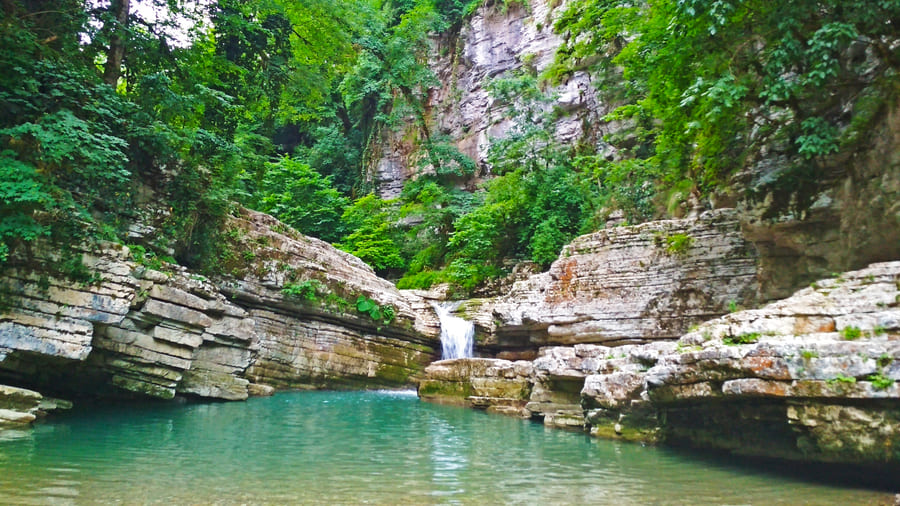 водопад на каньоне псахо Сочи