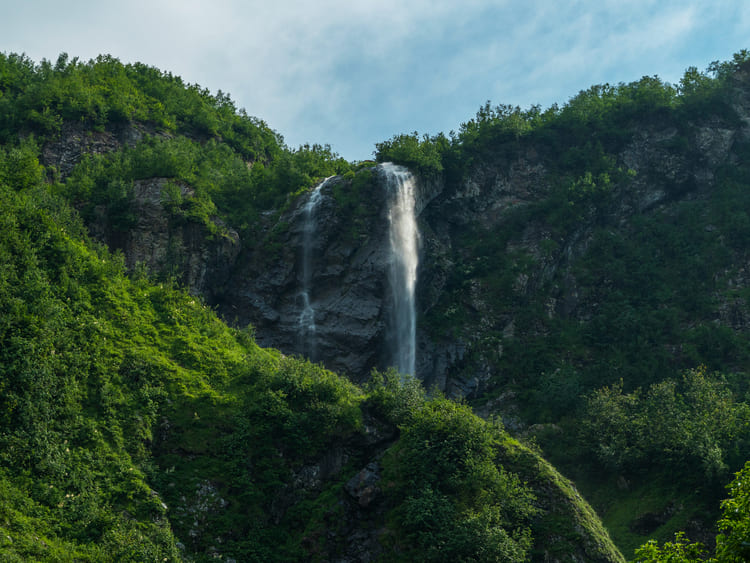 Фото водопада Поликаря в Июле