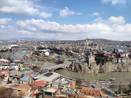 Вид на парк Ваке в Тбилиси