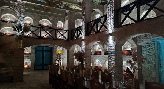 Дегустационный зал в одной из виноделен в Телави