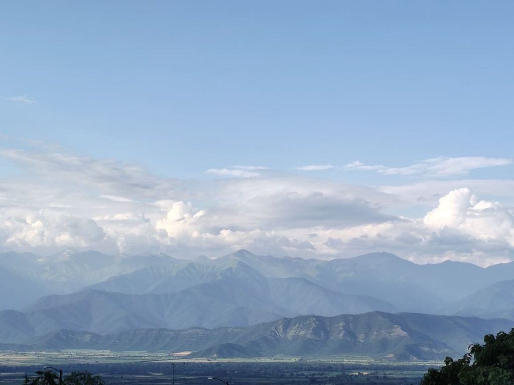 Вид на Главный Кавказский Хребет из Телави